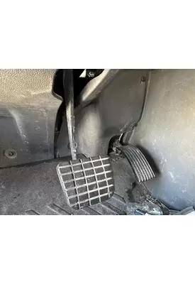 INTERNATIONAL LT625 Foot Control Pedal