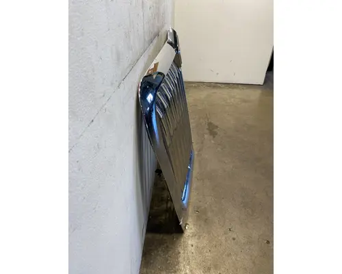 INTERNATIONAL LT625 Grille