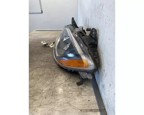 INTERNATIONAL LT625 Headlamp Assembly