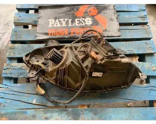 INTERNATIONAL LT625 Headlamp Assembly