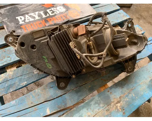 INTERNATIONAL LT625 Headlamp Assembly