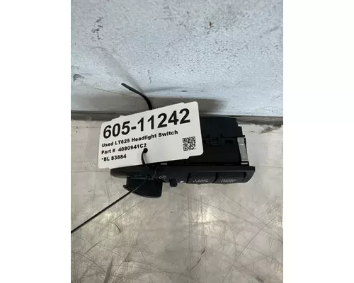 INTERNATIONAL LT625 Headlight Switch