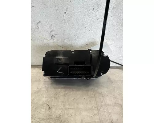 INTERNATIONAL LT625 Headlight Switch