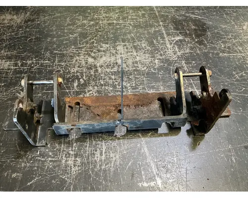 INTERNATIONAL LT625 Hood Hinge