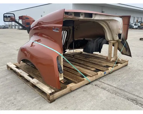 INTERNATIONAL LT625 Hood