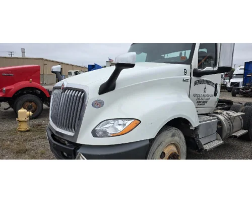 INTERNATIONAL LT625 Hood