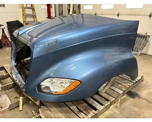 INTERNATIONAL LT625 Hood