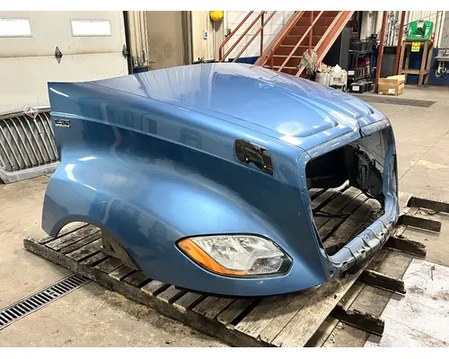 INTERNATIONAL LT625 Hood