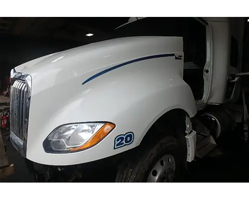 INTERNATIONAL LT625 Hood