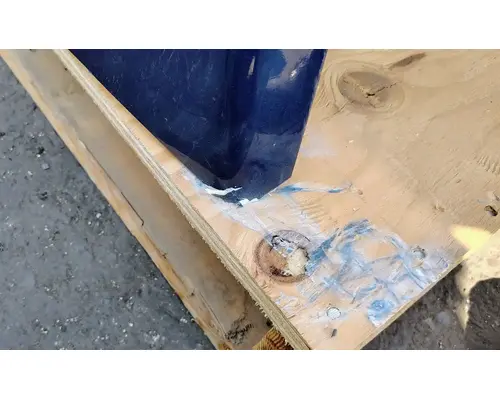 INTERNATIONAL LT625 Hood