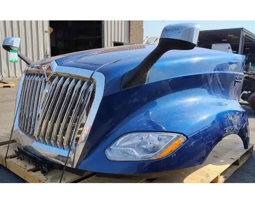 INTERNATIONAL LT625 Hood