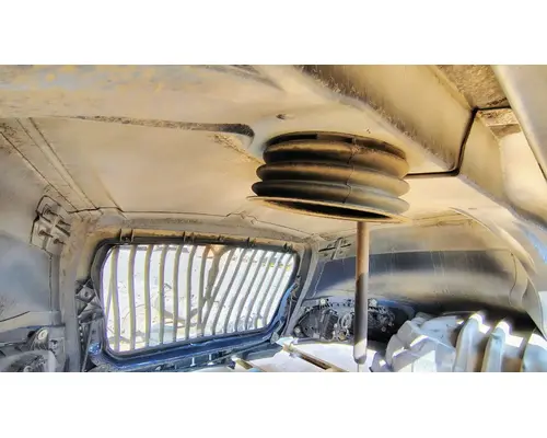 INTERNATIONAL LT625 Hood