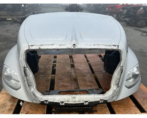 INTERNATIONAL LT625 Hood