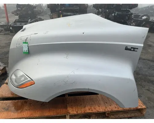 INTERNATIONAL LT625 Hood