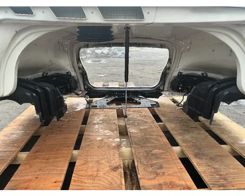 INTERNATIONAL LT625 Hood