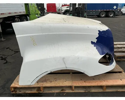 INTERNATIONAL LT625 Hood