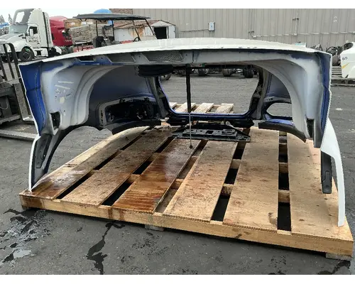 INTERNATIONAL LT625 Hood