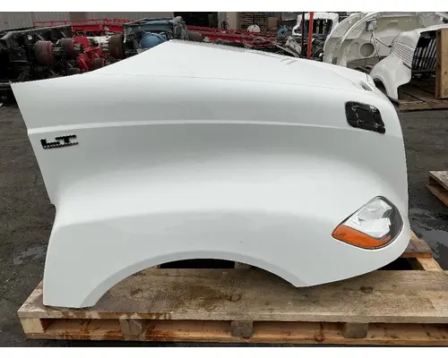 INTERNATIONAL LT625 Hood