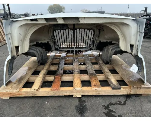 INTERNATIONAL LT625 Hood