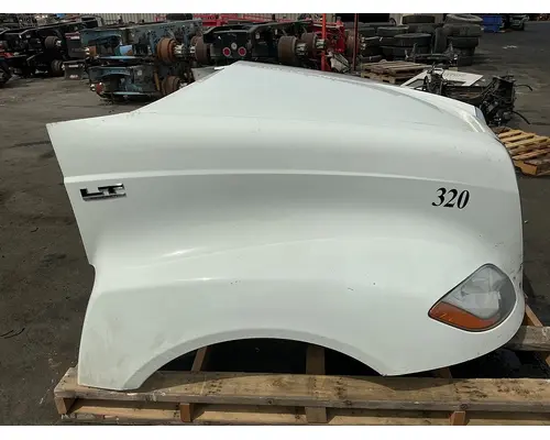 INTERNATIONAL LT625 Hood