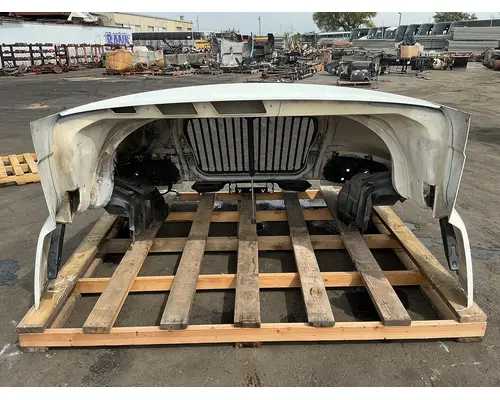 INTERNATIONAL LT625 Hood