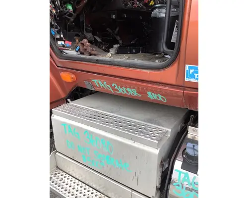 INTERNATIONAL LT625 ROCKER PANEL 