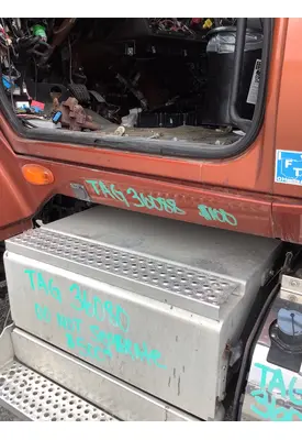 INTERNATIONAL LT625 ROCKER PANEL 