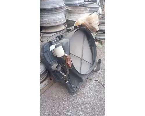 INTERNATIONAL LT625 Radiator