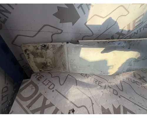 INTERNATIONAL LT625 Rocker Panel Moulding