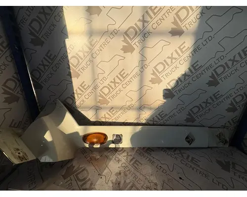 INTERNATIONAL LT625 Rocker Panel Moulding