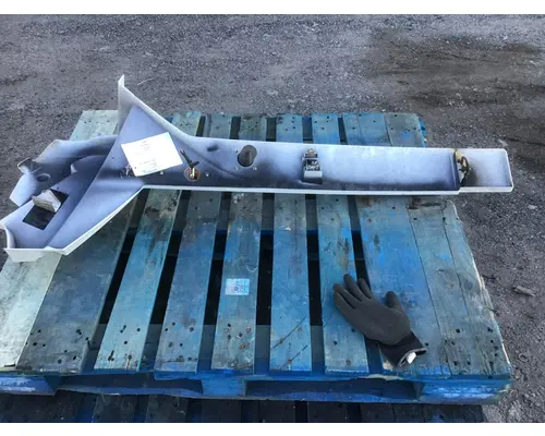 INTERNATIONAL LT625 Rocker Panel