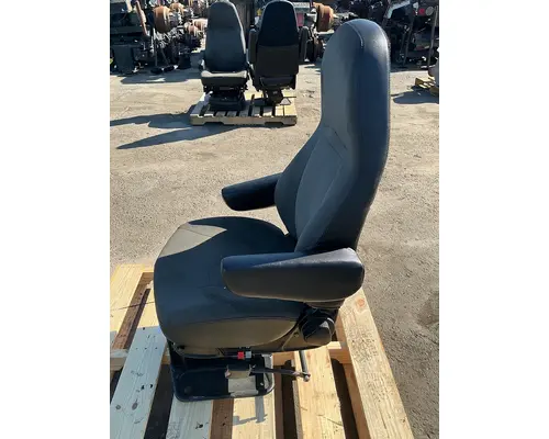 INTERNATIONAL LT625 Seat, Front