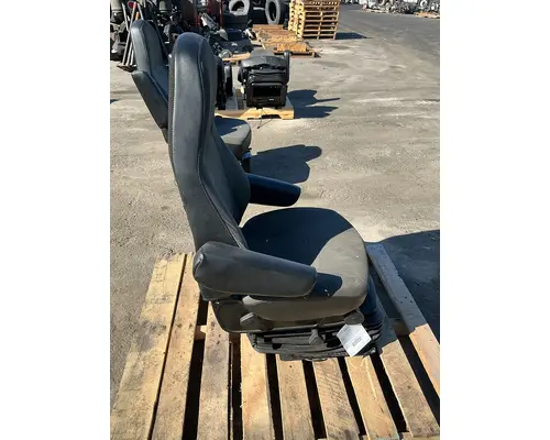 INTERNATIONAL LT625 Seat, Front
