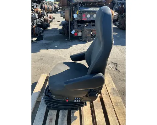 INTERNATIONAL LT625 Seat, Front