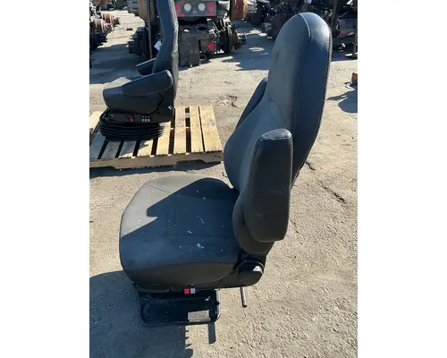 INTERNATIONAL LT625 Seat, Front
