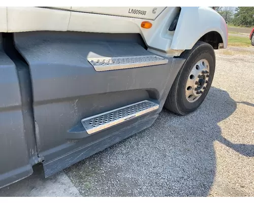 INTERNATIONAL LT625 Side Extender
