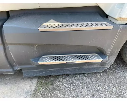INTERNATIONAL LT625 Side Extender