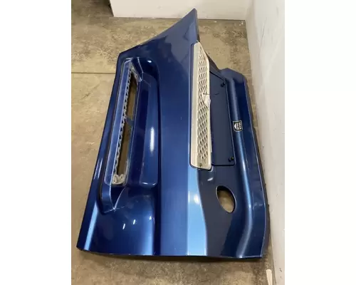 INTERNATIONAL LT625 Side Fairing