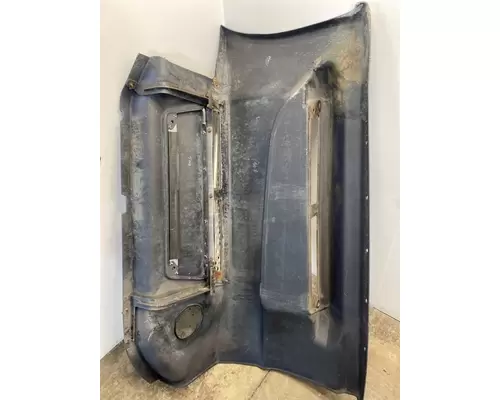 INTERNATIONAL LT625 Side Fairing