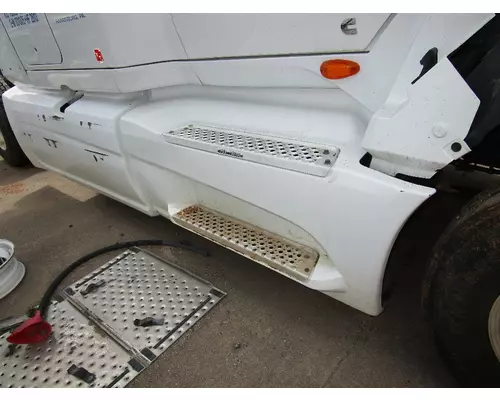 INTERNATIONAL LT625 Side Fairing