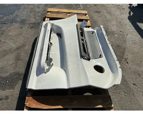 INTERNATIONAL LT625 Side Fairing