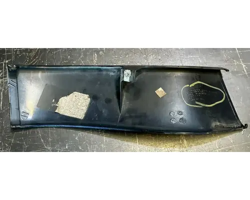 INTERNATIONAL LT625 Skirt