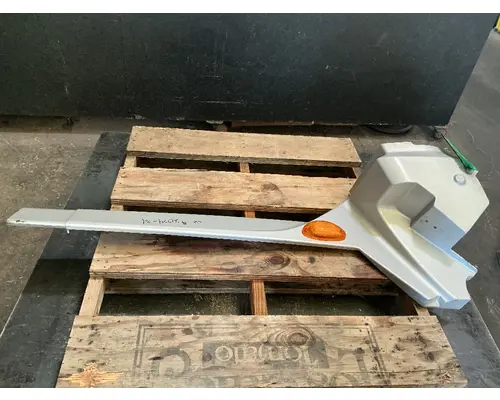 INTERNATIONAL LT625 Skirt