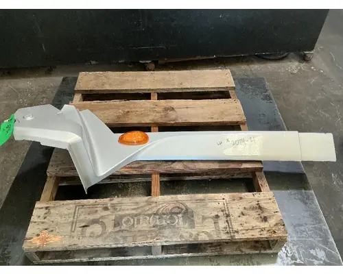 INTERNATIONAL LT625 Skirt