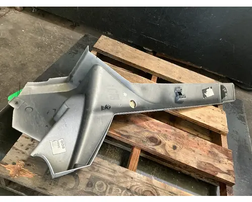 INTERNATIONAL LT625 Skirt