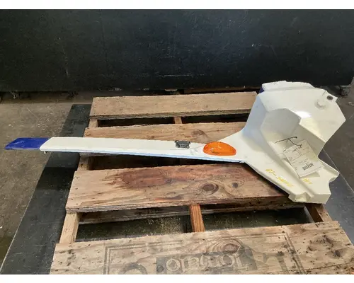 INTERNATIONAL LT625 Skirt