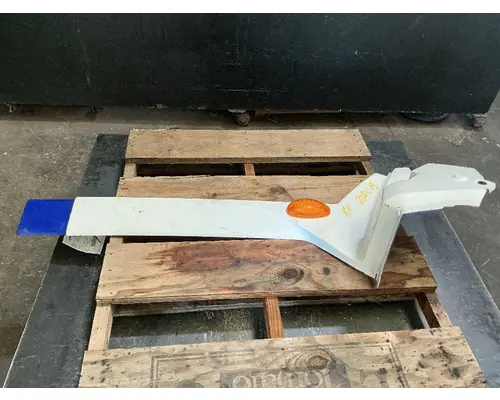 INTERNATIONAL LT625 Skirt