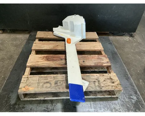 INTERNATIONAL LT625 Skirt