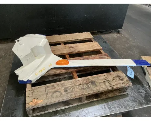 INTERNATIONAL LT625 Skirt