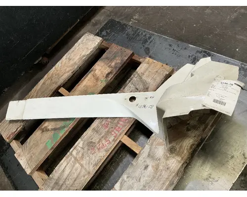 INTERNATIONAL LT625 Skirt